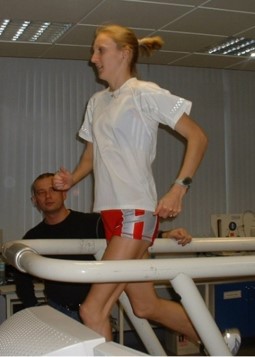 Prof Andy Jones monitoring Paula Radcliffe on a treadmill
